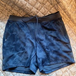 Men’s Size Large Lululemon Linerless Shorts